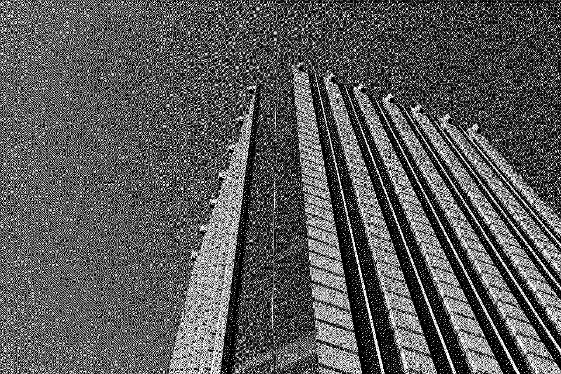Edificios residenciales vistos desde abajo